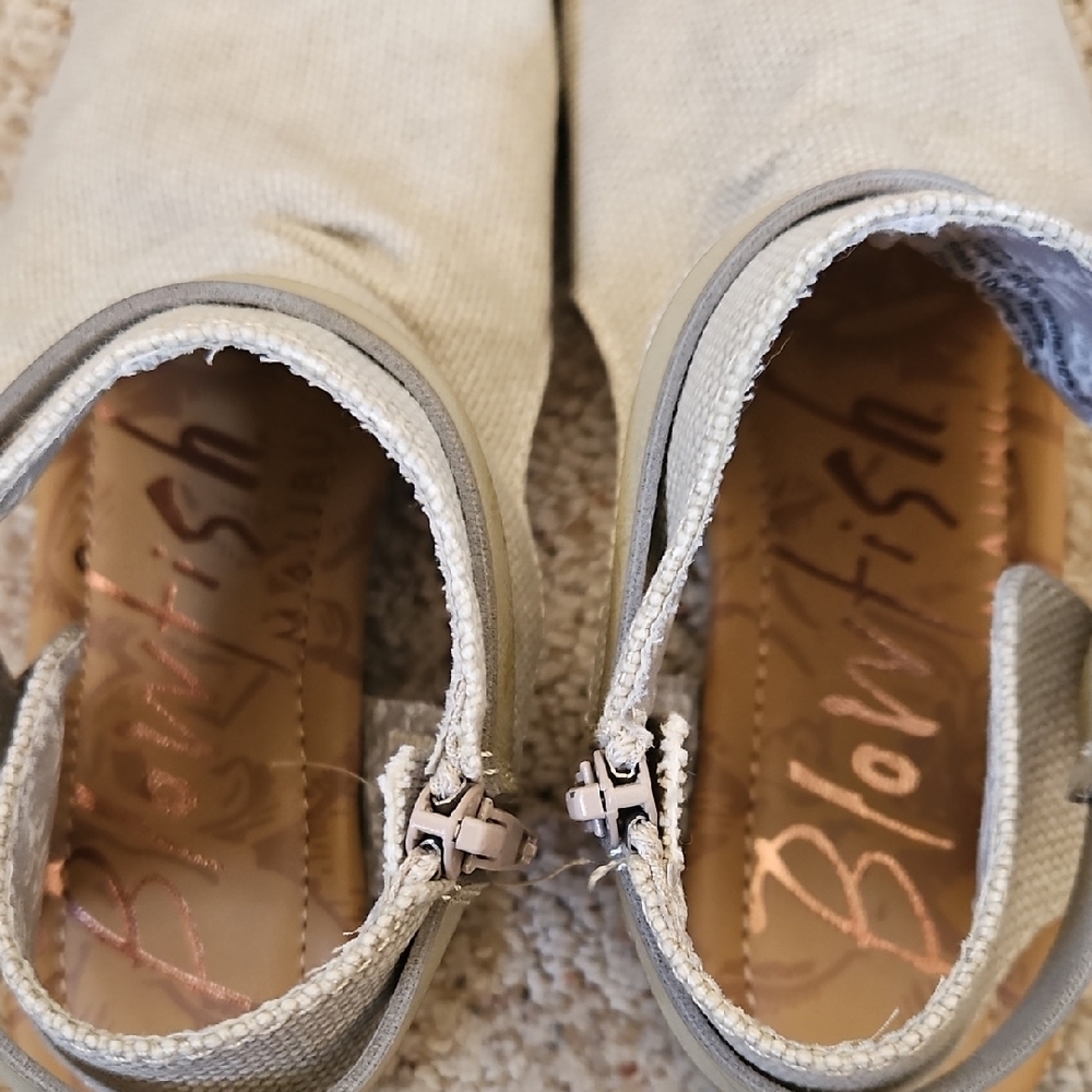 Blowfish Cream Malibu Sandals with Ankle Wrap and Adjustable Strap - Picture 5 of 12